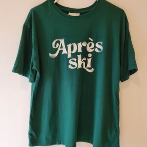 NWT Universal Thread Après Ski Green T-Shirt Women's Small